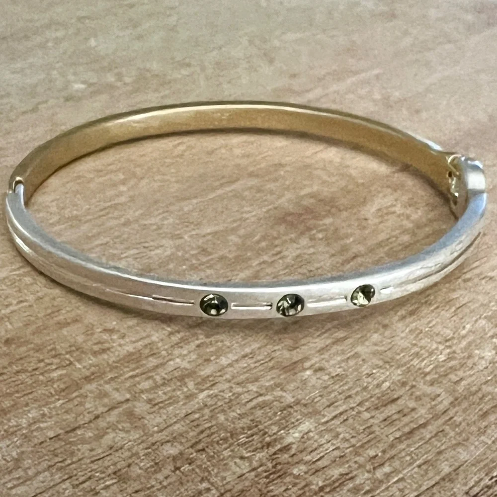 NEW MARLYN SCHIFF Two Tone Crystal Beaded Hinged Bangle Bracelet 7.25”